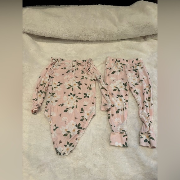 🌸5/$50🌸Pink Floral Baby Two-Piece Bodysuit & Pants Pajamas Set - Picture 2 of 3